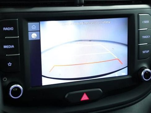 Used 2025 Kia Soul LX w/ LX Technology Package FWD image 15