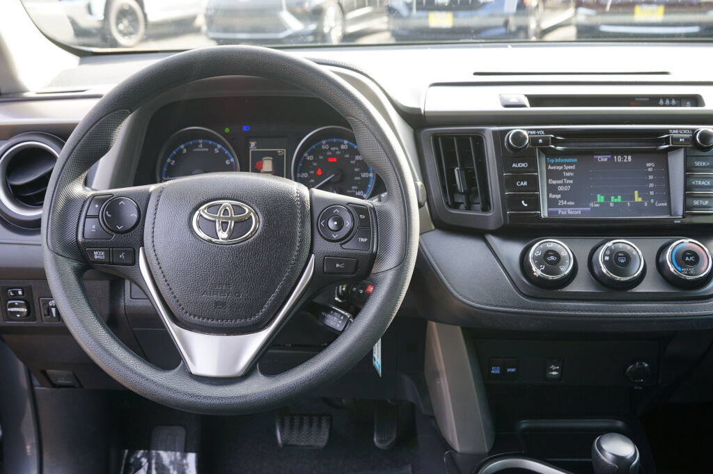 Used 2018 Toyota RAV4 LE w/ All Weather Liner Package FWD image 17