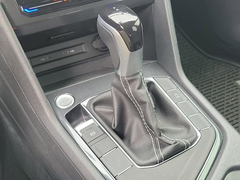 Used 2024 Volkswagen Tiguan SE image 29