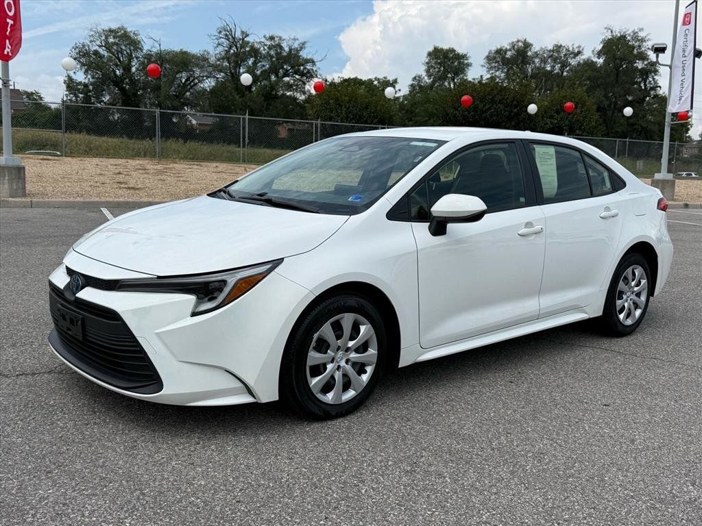 Certified 2025 Toyota Corolla LE FWD image 9