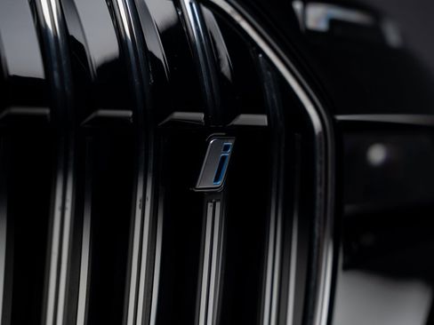 Used 2024 BMW i7 eDrive50 w/ M Sport Package image 14