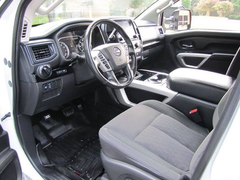 Used 2024 Nissan Titan SV w/ SV Convenience Package AWD/4WD image 13