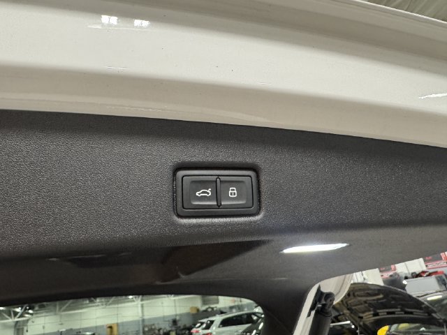 Used 2025 Audi Q5 Premium w/ Convenience Package AWD/4WD image 33