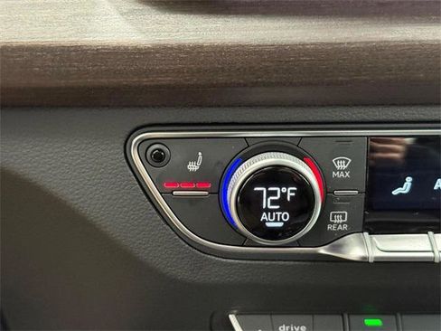 Certified 2025 Audi Q5 e Premium Plus w/ Premium Plus Package image 19
