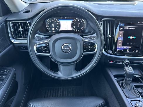 Used 2021 Volvo S60 T6 Inscription w/ Climate Package image 10