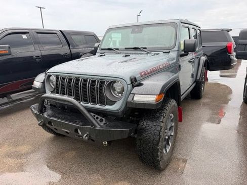Used 2024 Jeep Wrangler Unlimited Rubicon w/ Convenience Group AWD/4WD image 3