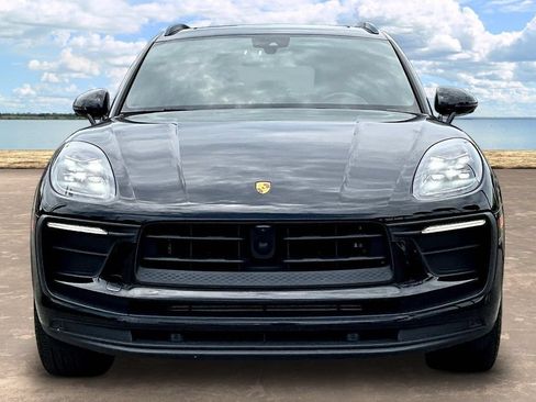 Used 2023 Porsche Macan AWD/4WD image 2