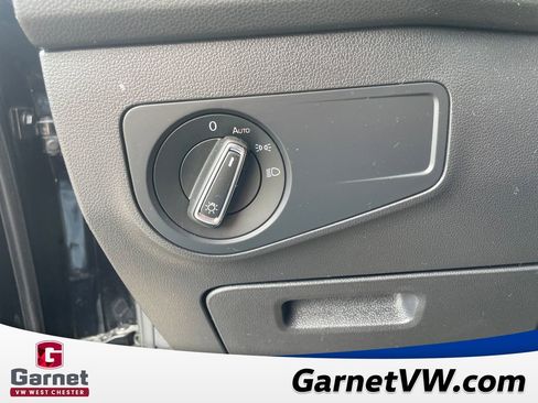 Used 2021 Volkswagen Tiguan SE image 17