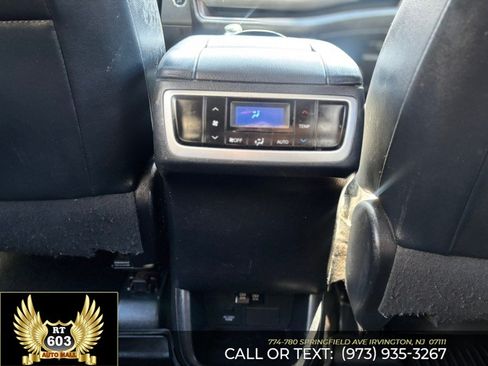 Used 2018 Toyota Highlander XLE AWD/4WD image 16