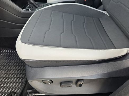 New 2026 Volkswagen Taos SE image 17