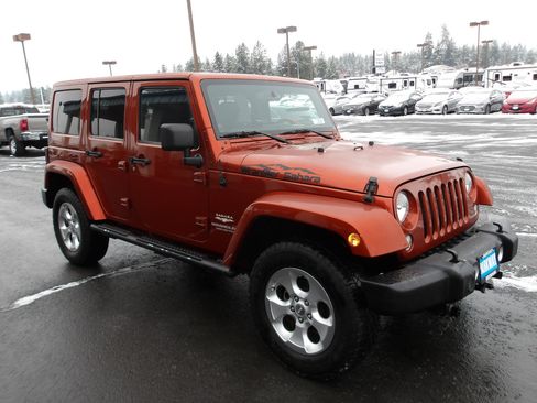Used 2014 Jeep Wrangler Unlimited Sahara w/ Mopar Chrome Edition Group image 7