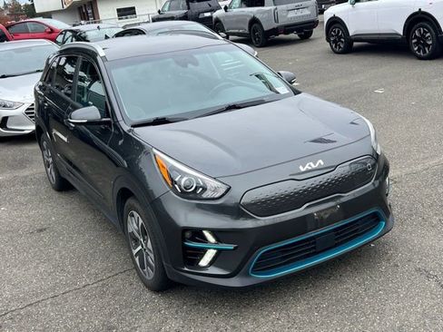 Used 2022 Kia Niro EX w/ Cold Weather Package image 5