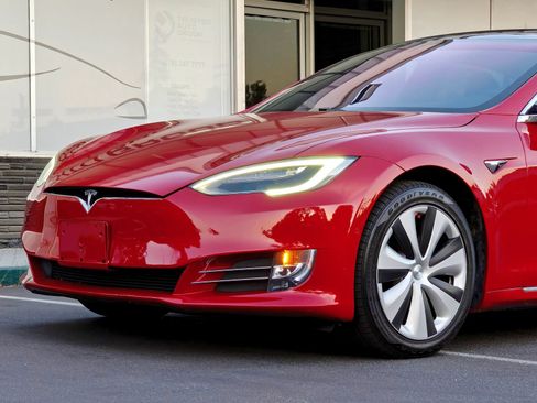 Used 2020 Tesla Model S Long Range Plus AWD/4WD image 5
