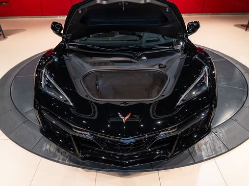 Used 2025 Chevrolet Corvette Z06 w/ Stealth Interior Trim Package RWD image 13