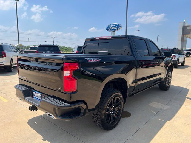 Used 2025 Chevrolet Silverado 1500 LT Trail Boss w/ Convenience Package II AWD/4WD image 8