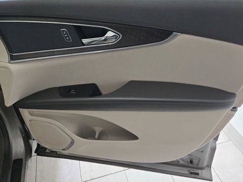 Used 2016 Lincoln MKX Reserve w/ Climate Package image 3