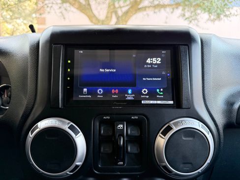 Used 2013 Jeep Wrangler Unlimited Sahara w/ Connectivity Group image 31