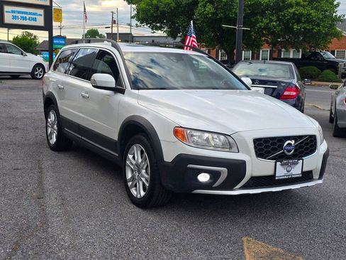 Used 2016 Volvo XC70 T5 Premier w/ Proximity Package FWD image 2