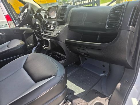 Used 2025 RAM ProMaster 2500 w/ Convenience Group FWD image 17
