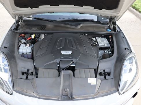 Used 2022 Porsche Cayenne Platinum Edition image 58