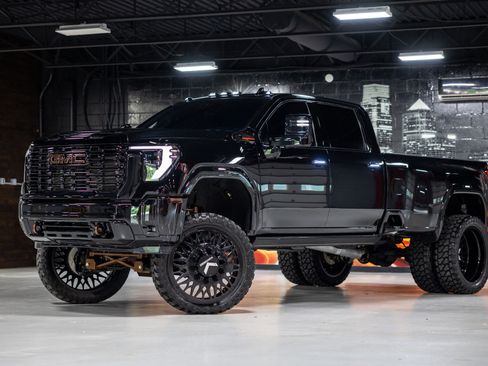 Used 2024 GMC Sierra 3500 Denali w/ Denali Reserve Package AWD/4WD image 2