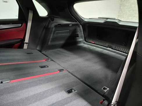 Used 2022 Porsche Cayenne Platinum Edition image 36