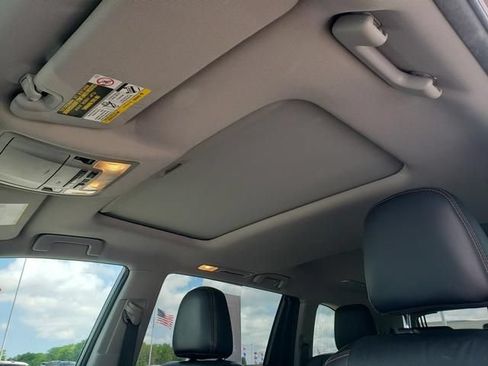 Used 2017 Toyota Highlander XLE AWD/4WD image 20