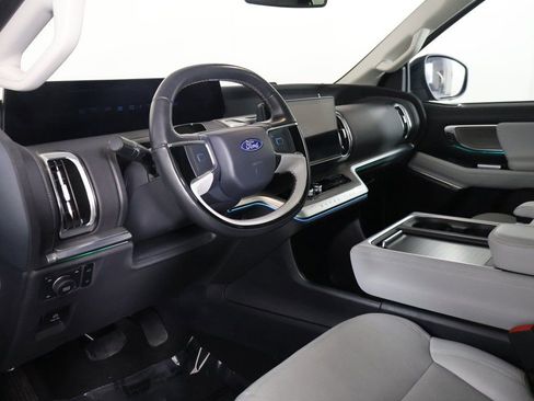 Used 2025 Ford Expedition Max Platinum image 32