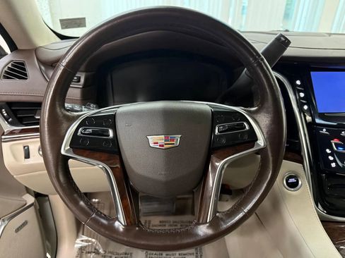Used 2015 Cadillac Escalade Luxury image 16
