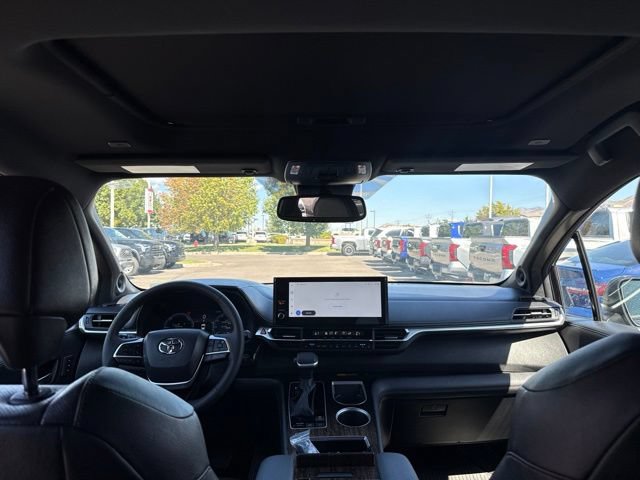 Used 2025 Toyota Sienna Limited FWD image 21