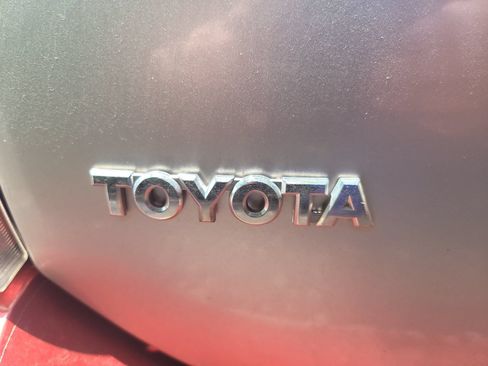 Used 2005 Toyota Prius FWD image 2