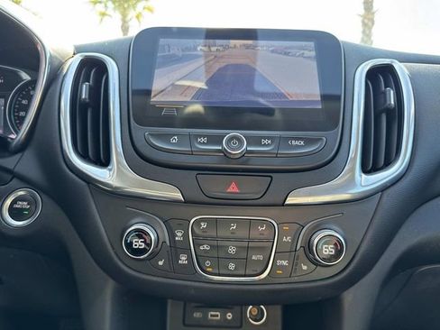 Used 2021 Chevrolet Equinox LT image 18