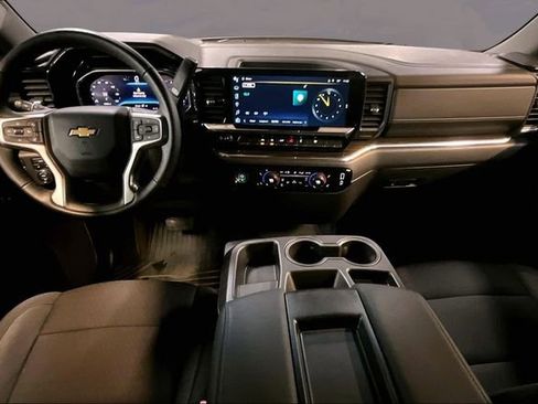 Used 2024 Chevrolet Silverado 1500 LT image 8