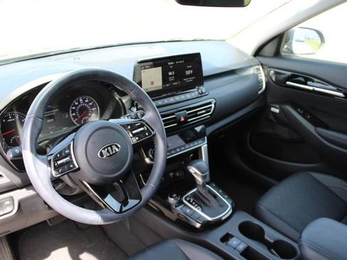 Used 2021 Kia Seltos SX w/ SX Sunroof Package AWD/4WD image 2