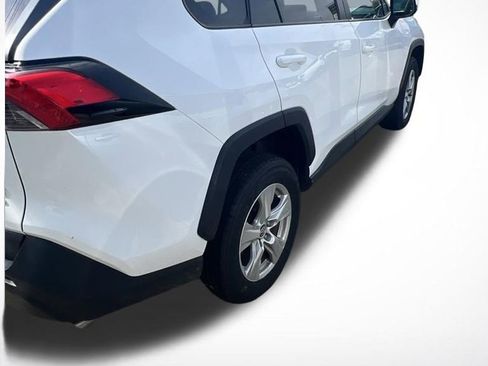 Used 2021 Toyota RAV4 XLE AWD/4WD image 17