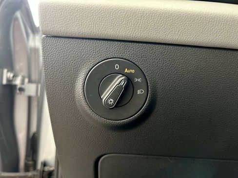 Certified 2023 Volkswagen Taos SE FWD image 15