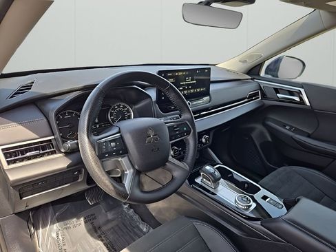 Used 2025 Mitsubishi Outlander SE AWD/4WD image 11