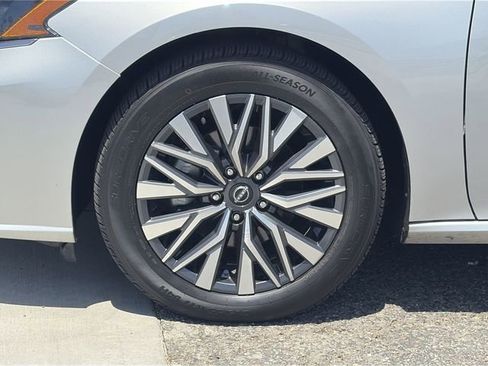 Used 2024 Nissan Altima 2.5 SV FWD image 10