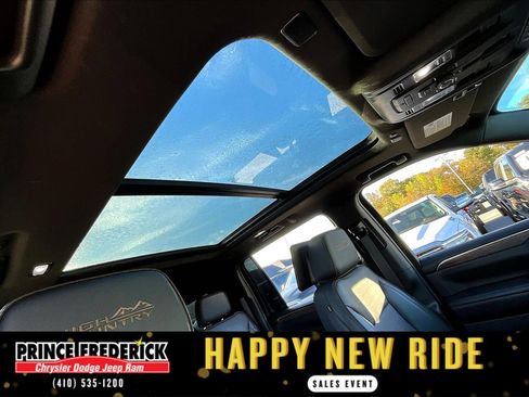 Used 2024 Chevrolet Suburban High Country w/ Advanced Technology Package image 20