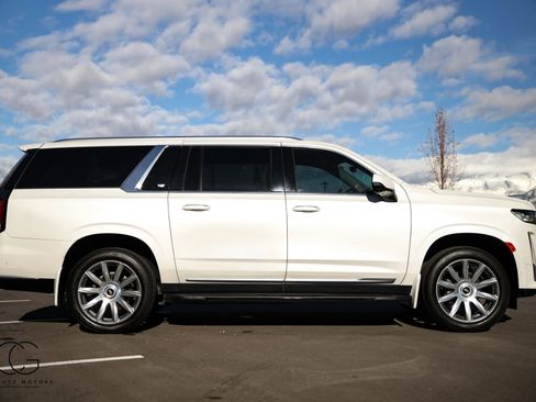 Used 2021 Cadillac Escalade ESV Premium Luxury Platinum image 17