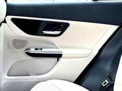 Used 2024 Mercedes-Benz GLC 300 image 23