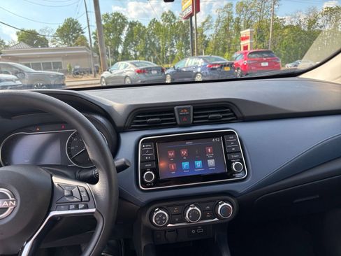 Used 2025 Nissan Versa SV FWD image 31
