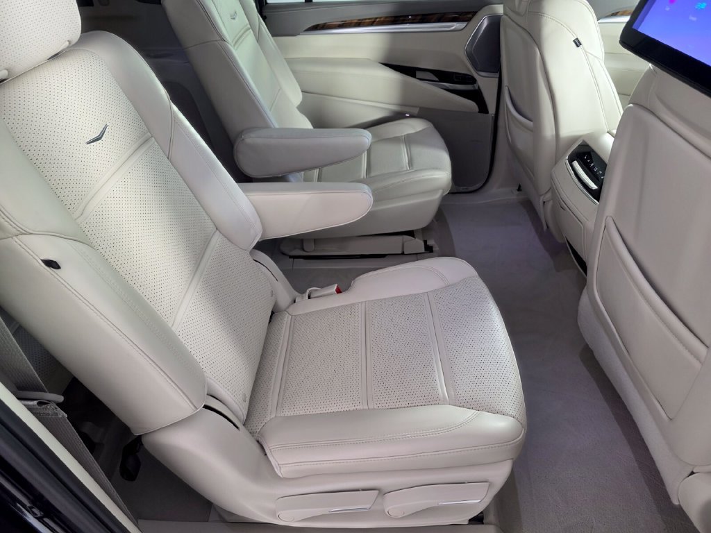 Used 2025 Cadillac Escalade ESV Sport Platinum AWD/4WD image 29