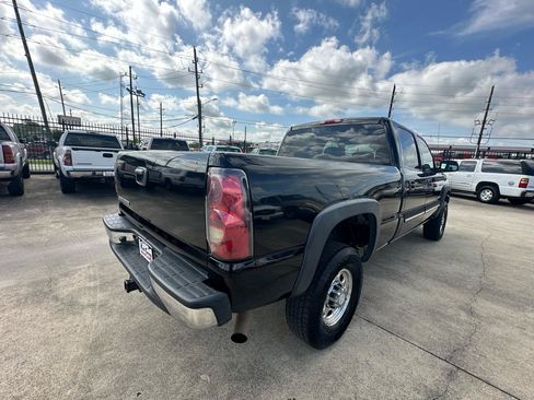 Used 2006 Chevrolet Silverado 2500 LT w/ Onstar Plus Package AWD/4WD image 5