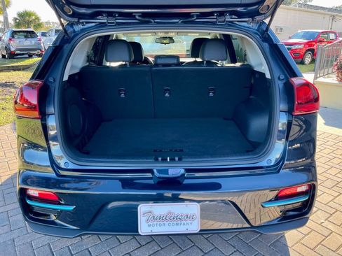 Used 2022 Kia Niro EX image 5