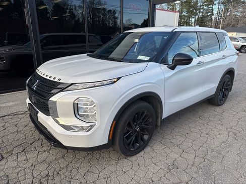 Used 2022 Mitsubishi Outlander SEL Black Edition image 2