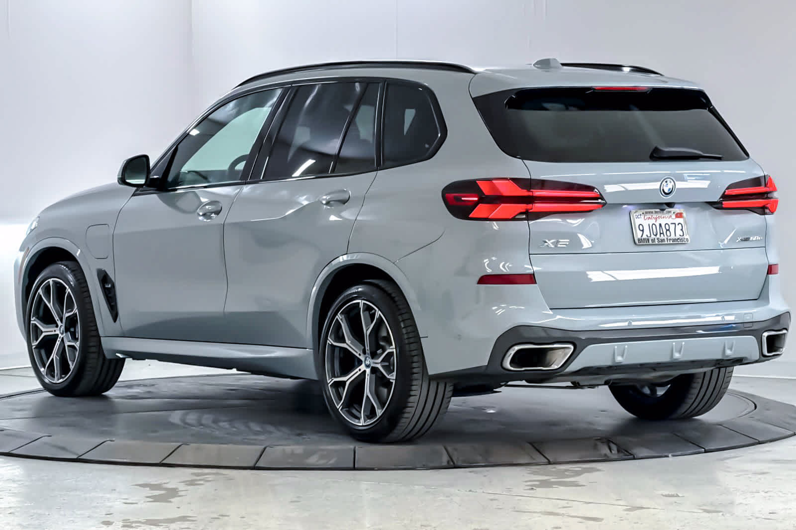 Used 2024 BMW X5 xDrive50e w/ M Sport Package AWD/4WD image 6