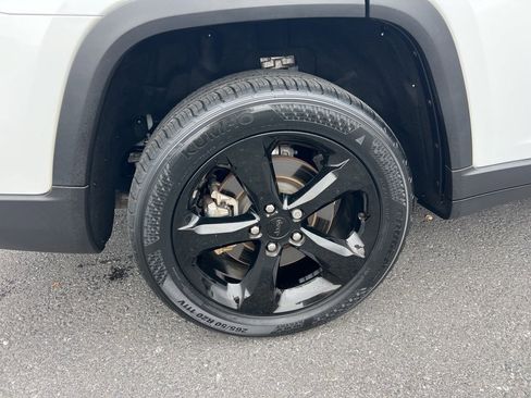 Used 2023 Jeep Grand Cherokee L Limited w/ Luxury Tech Group II image 10