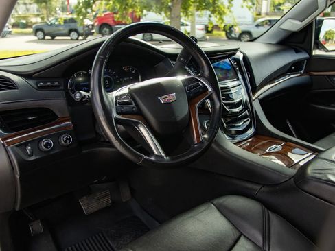 Used 2016 Cadillac Escalade ESV Luxury AWD/4WD image 23