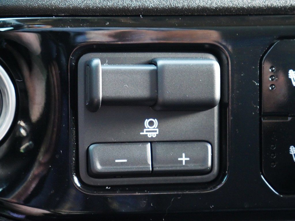 Used 2024 GMC Sierra 1500 SLE w/ X31 Off-Road Package AWD/4WD image 46